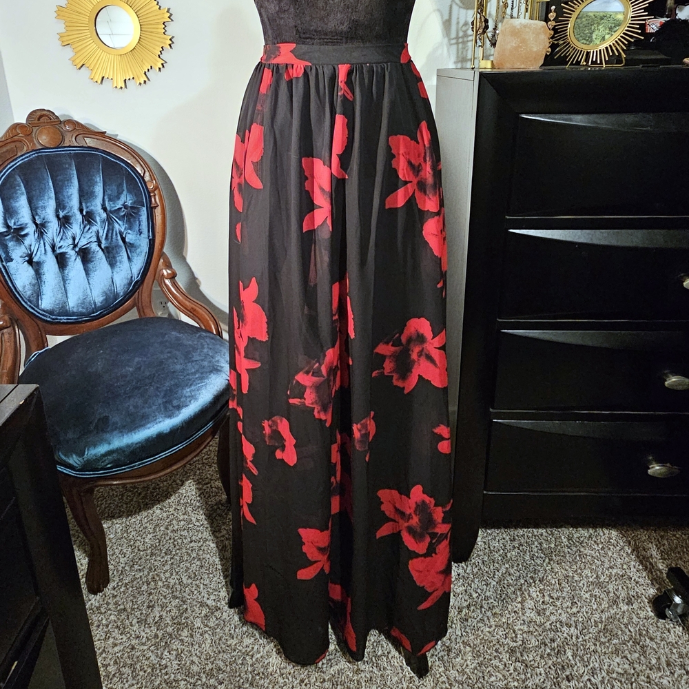 VENUS Black and Red Skirt